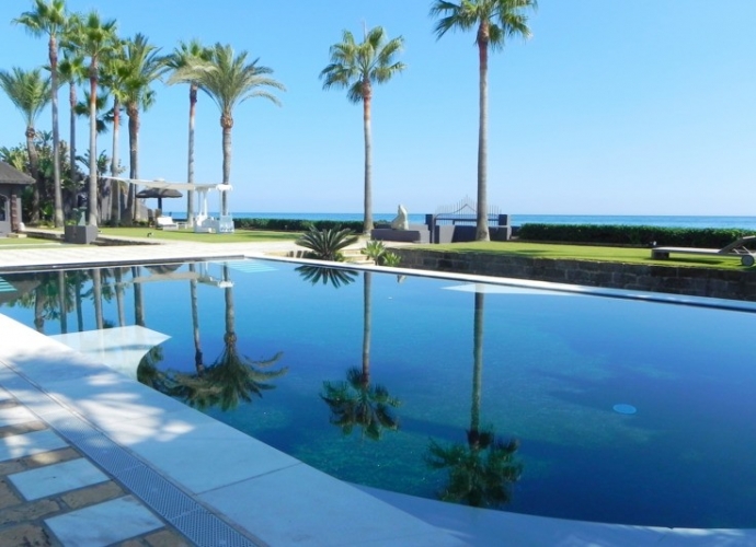 Villa Detached in Los Monteros Villas en Los Monteros Playa  - 1