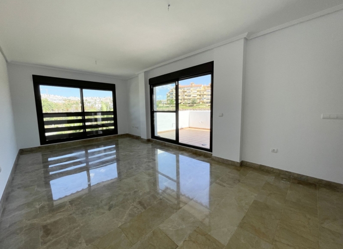 Apartment Middle Floor in New Golden Mile - 7