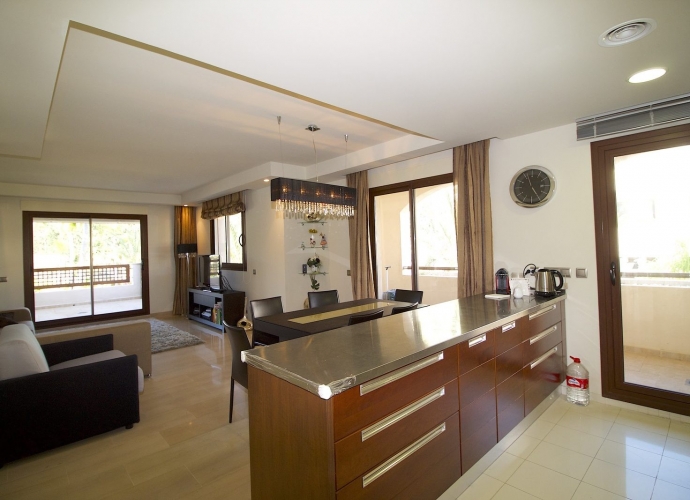 Appartement milieu d’Etage situé à Nueva Andalucía Medina de Banus  - 3