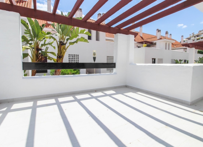 Apartamento Planta Baja en Nueva Andalucía La Maestranza  - 1