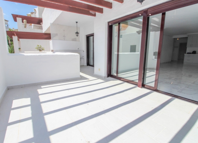 Apartamento Planta Baja en Nueva Andalucía La Maestranza  - 2