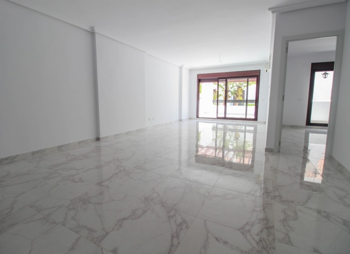 Apartamento Planta Baja en Nueva Andalucía La Maestranza  - 3