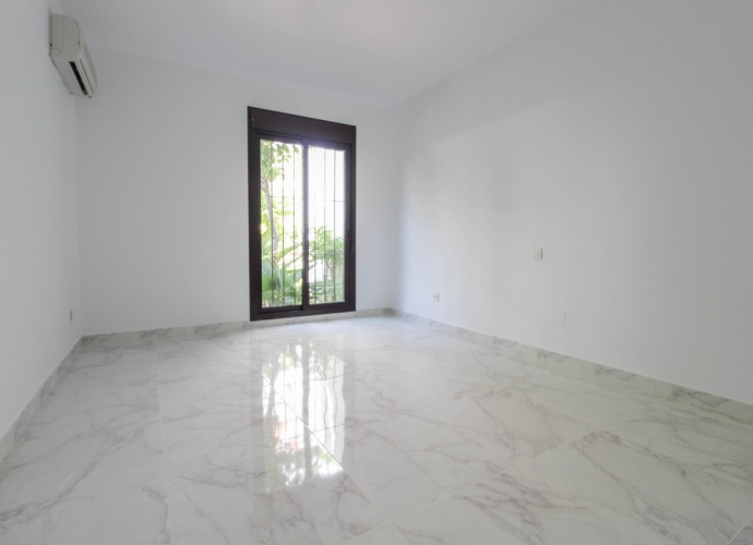 Apartamento Planta Baja en Nueva Andalucía La Maestranza  - 6