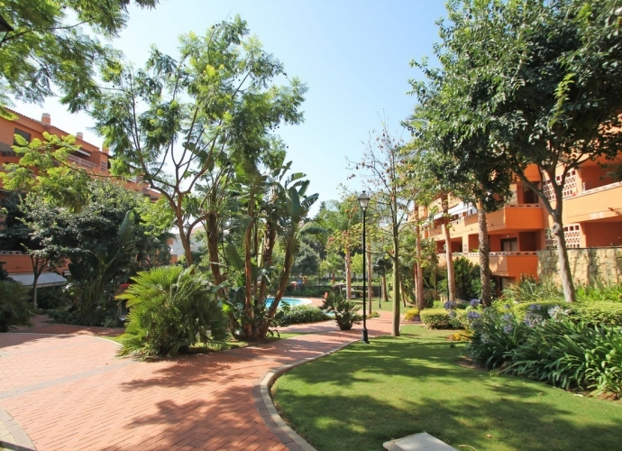 Apartamento Planta Media en The Golden Mile Costa Nagüeles III  - 1