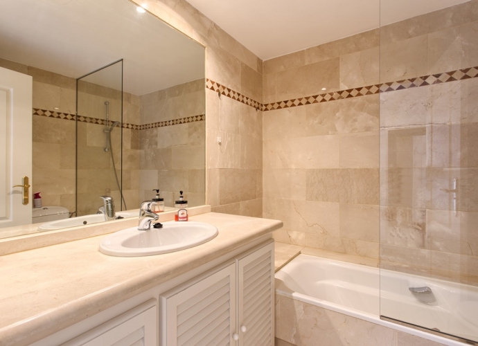 Apartamento Planta Media en Nueva Andalucía Magna Marbella  - 5