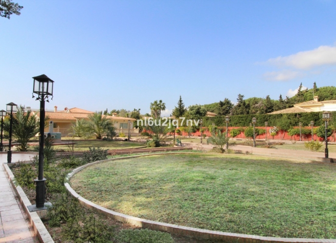 Villa Independiente en Guadalmina Baja - 1