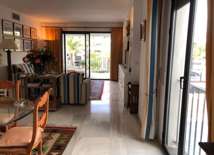 Appartement milieu d’Etage situé à Puerto Banús Jardines del Puerto  - 3