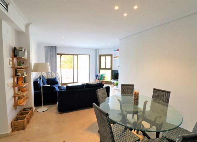 Apartment Middle Floor in Elviria Golden Beach  - 4