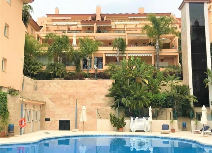 Apartamento Planta Baja en Nueva Andalucía Vista Real  - 1