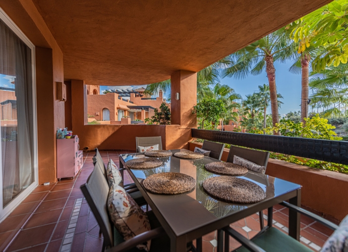 Apartamento Planta Media en Nueva Andalucía El Alminar de Marbella  - 1