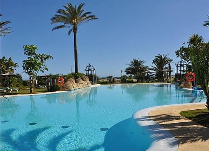 Apartment Middle Floor in Los Monteros - 2