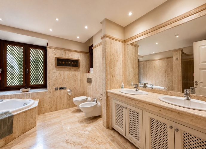 Apartment Middle Floor in Los Monteros - 8