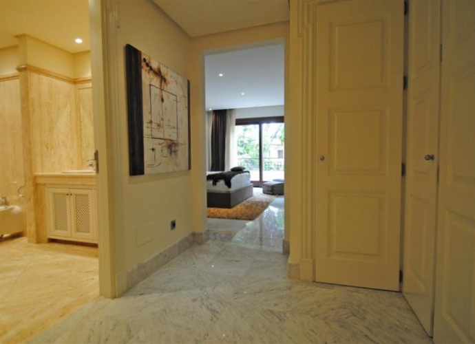 Apartment Middle Floor in Los Monteros - 9