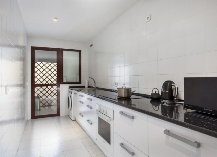 Apartment Ground Floor in The Golden Mile Coto Real  - 6