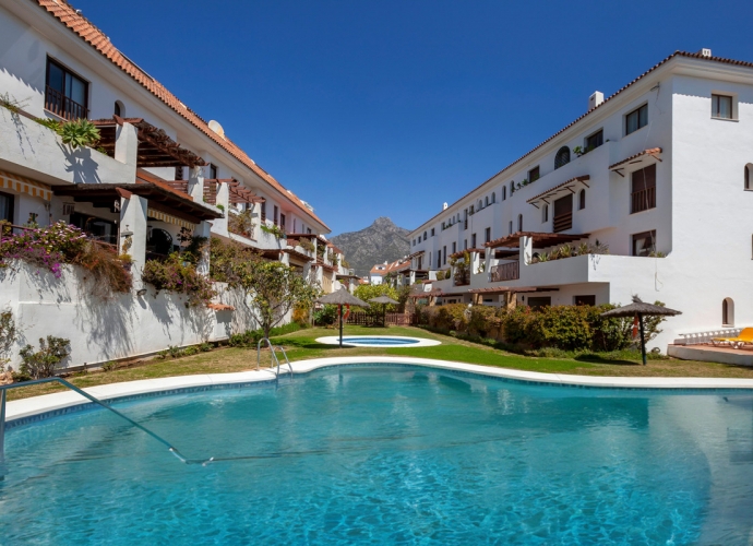 Apartment Ground Floor in The Golden Mile Coto Real  - 10