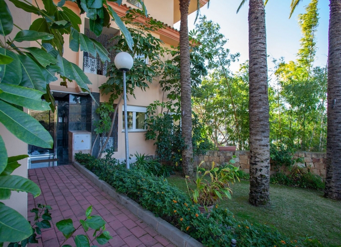Apartamento Planta Media en Nueva Andalucía Vista Real  - 4