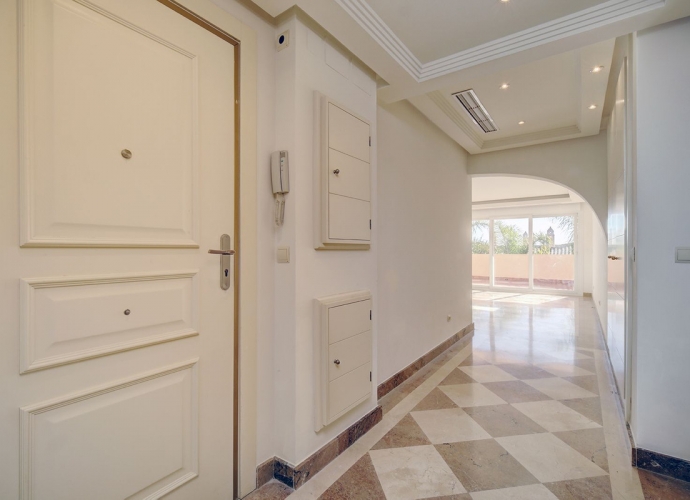Apartamento Planta Media en Nueva Andalucía Vista Real  - 7