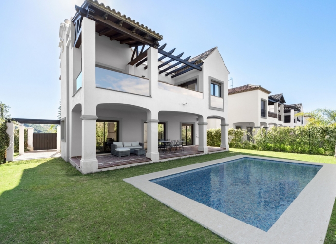 Villa Semi Detached situé à Estepona Adosadas de Nueva Construcción en Estepona  - 1