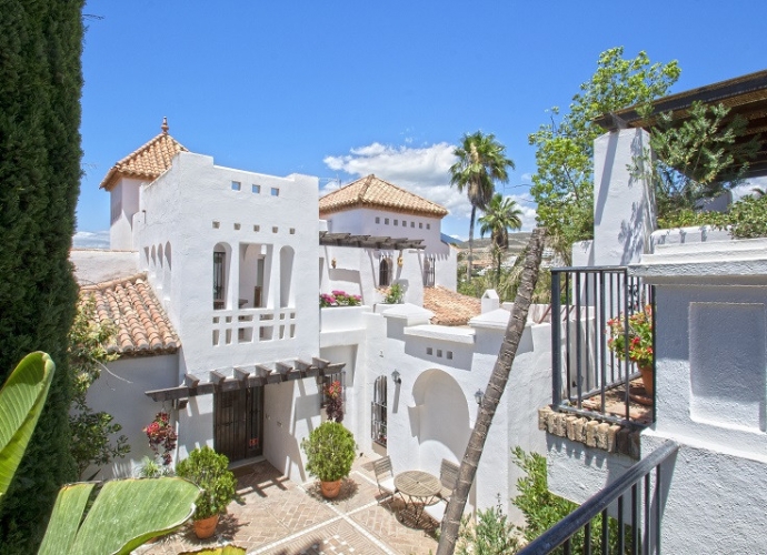 Villa Independiente en Aloha - 8
