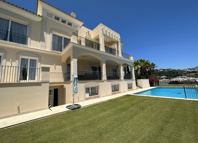 Commercial Business situé à Benahavís Villas en Benahavís  - 1