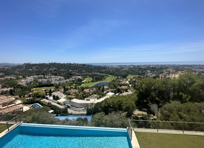 Commercial Business situé à Benahavís Villas en Benahavís  - 3