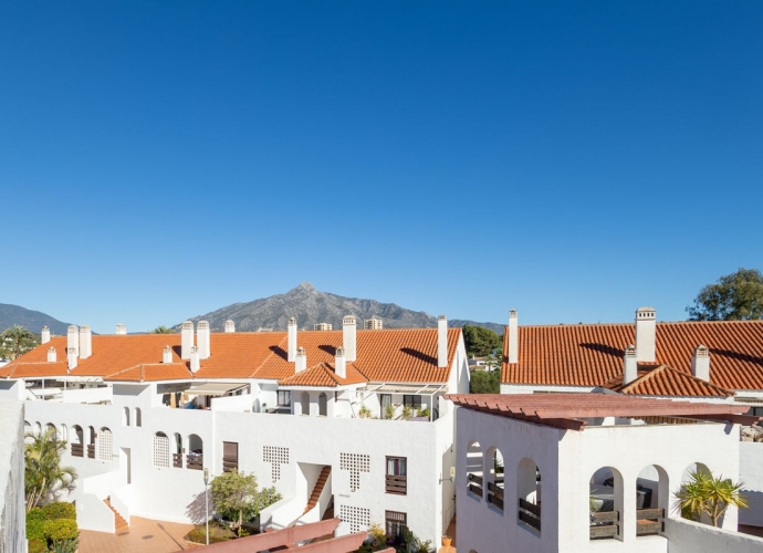 Appartement milieu d’Etage situé à Nueva Andalucía La Maestranza  - 8