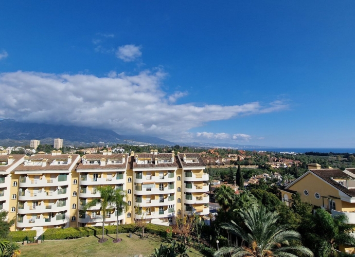 Apartamento Planta Media en Nueva Andalucía Señorío de Aloha  - 2