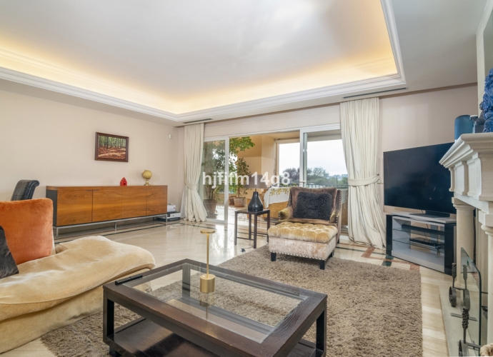 Apartment Middle Floor in The Golden Mile Lomas de Sierra Blanca  - 9