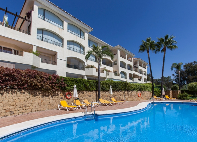 Apartment Middle Floor in Elviria Hacienda Playa  - 1