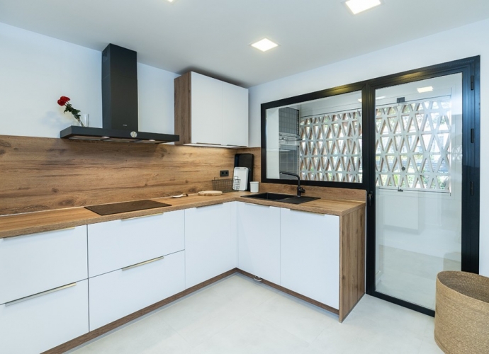 Apartment Middle Floor in Elviria Hacienda Playa  - 7