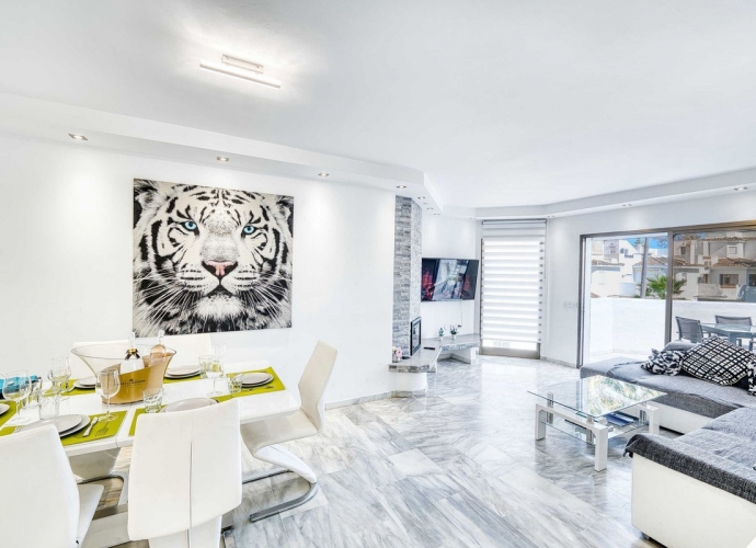 Apartment Middle Floor in Elviria Golden Beach  - 4