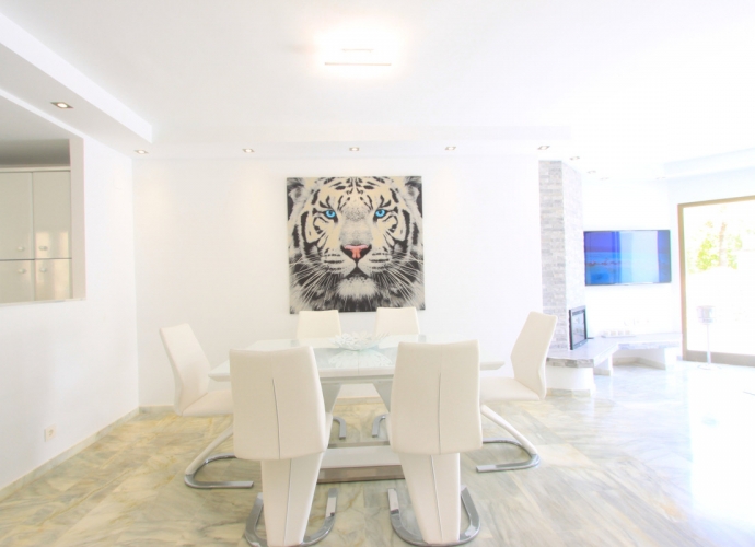 Apartment Middle Floor in Elviria Golden Beach  - 6