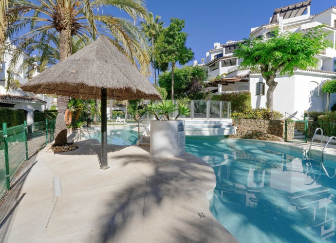 Apartment Middle Floor in Elviria Golden Beach  - 8