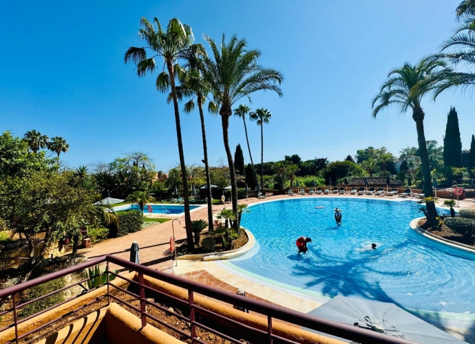 Appartement milieu d’Etage situé à Bahía de Marbella - 2