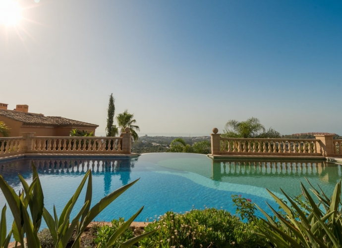 Appartement milieu d’Etage situé à Nueva Andalucía Los Belvederes  - 1
