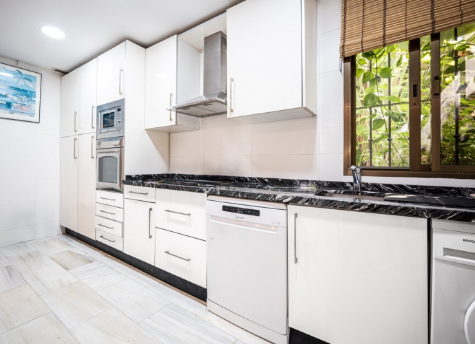 Apartment Ground Floor in Elviria Golden Beach  - 4