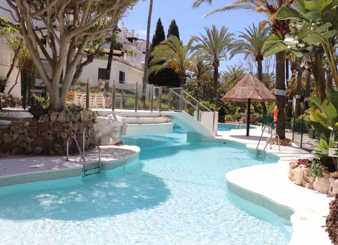 Apartment Middle Floor in Elviria Golden Beach  - 1