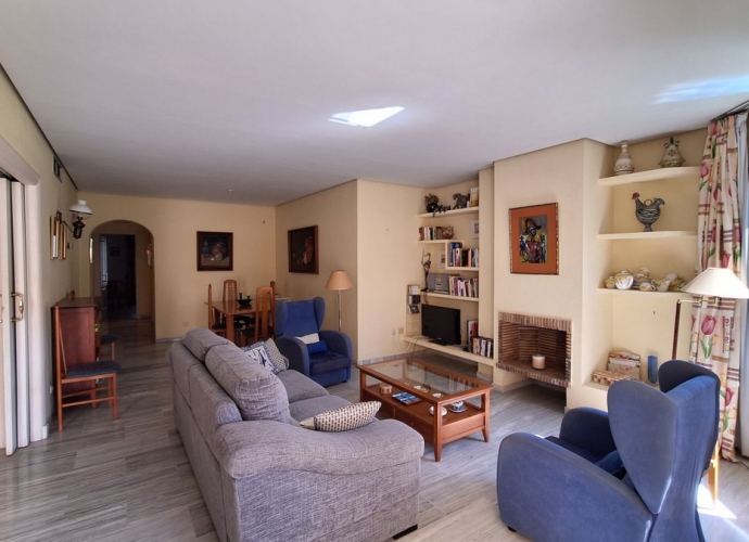 Apartment Middle Floor in Elviria Golden Beach  - 2