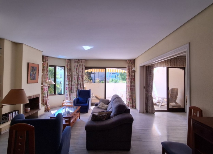 Apartment Middle Floor in Elviria Golden Beach  - 6