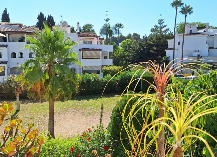 Apartment Middle Floor in Elviria Golden Beach  - 10