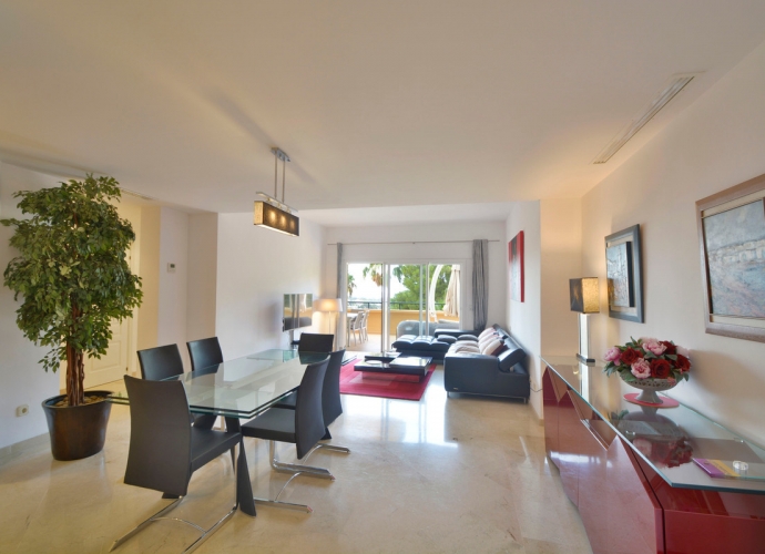 Apartment Middle Floor in Elviria Elviria Hills  - 1
