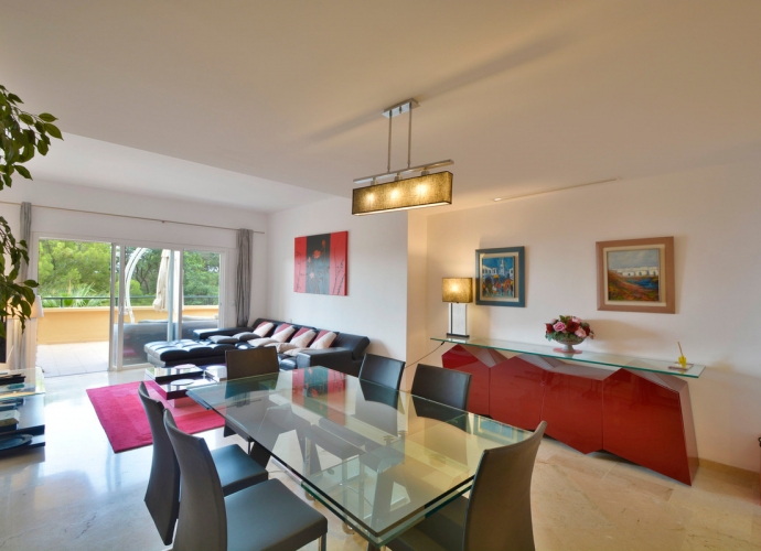 Apartment Middle Floor in Elviria Elviria Hills  - 2