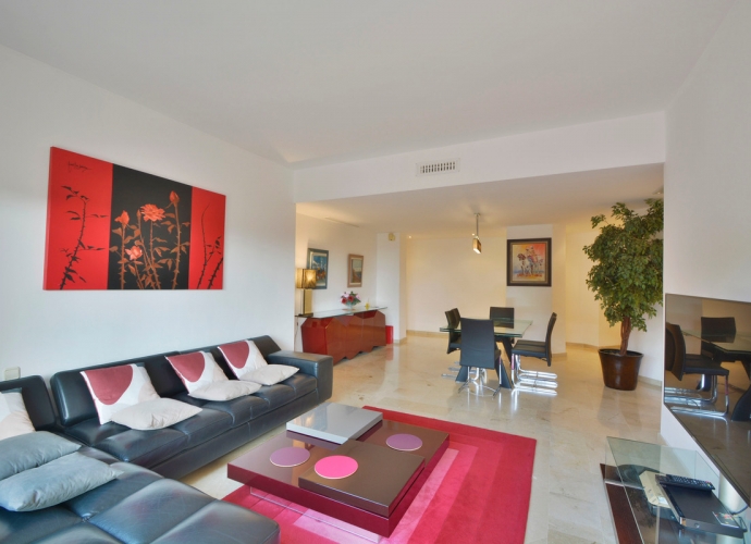 Apartment Middle Floor in Elviria Elviria Hills  - 3