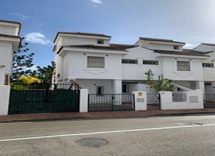 Townhouse Terraced in Nueva Andalucía Los Naranjos  - 1