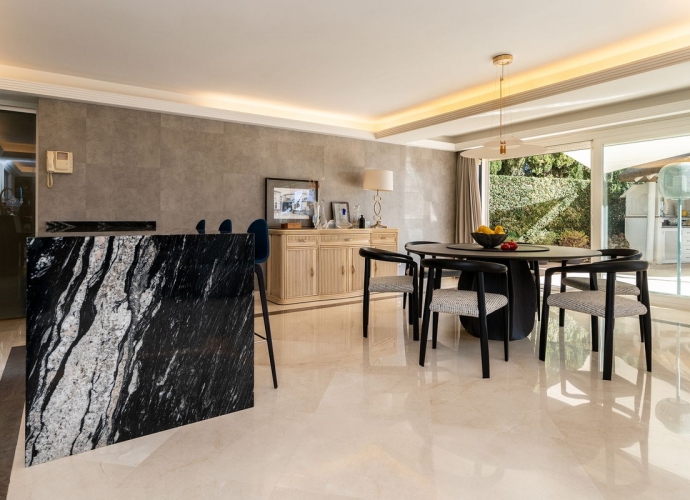 Villa Detached in The Golden Mile - 8