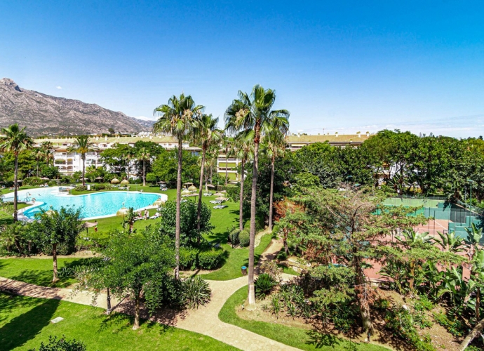 Apartamento Planta Media en Nueva Andalucía Dama de Noche  - 1