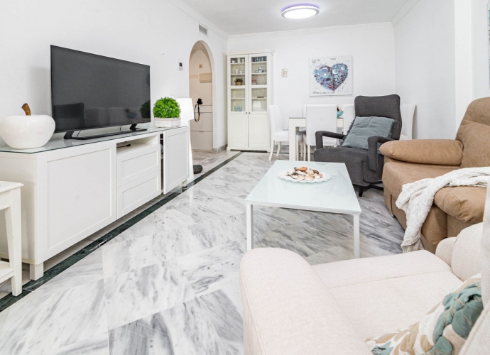 Apartamento Planta Media en Nueva Andalucía Dama de Noche  - 2
