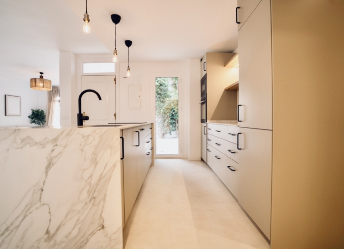 Appartement milieu d’Etage situé à Nueva Andalucía La Maestranza  - 9