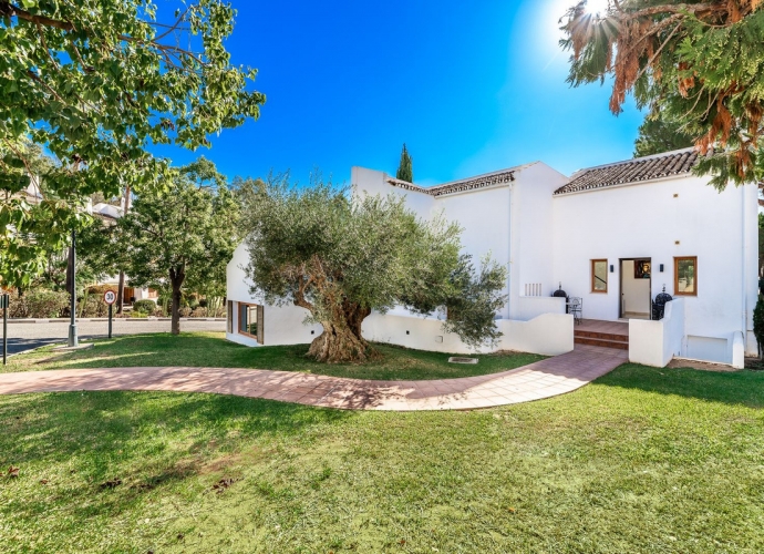 Villa indépendante situé à Nueva Andalucía Albatros Hill Club  - 1