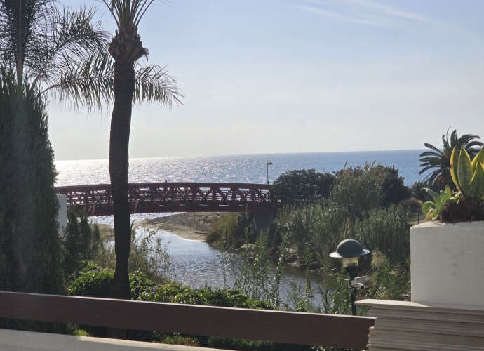 Apartment Middle Floor in Los Monteros - 1